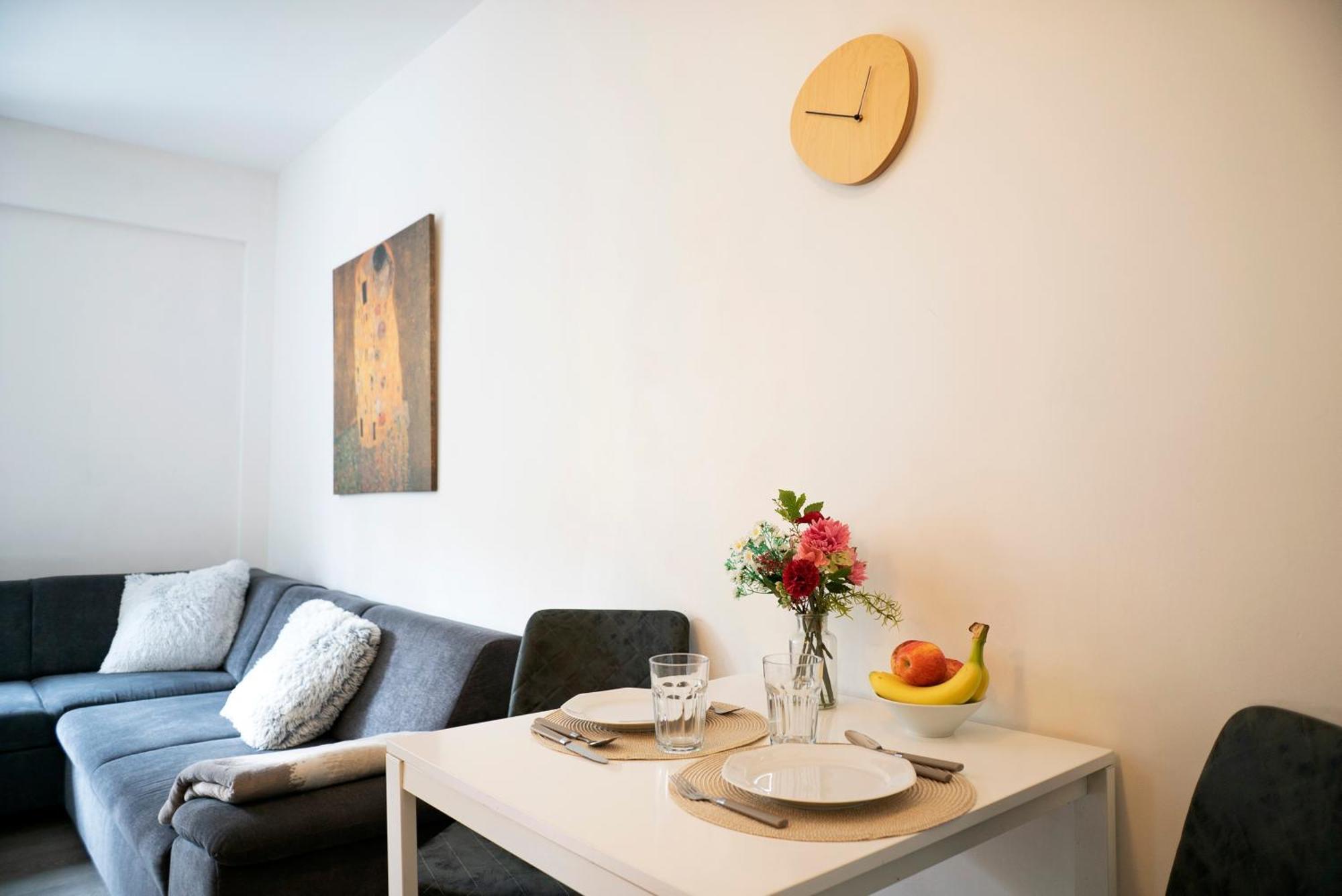 Cozy 2-room Apt, Parking Nearby Appartamento