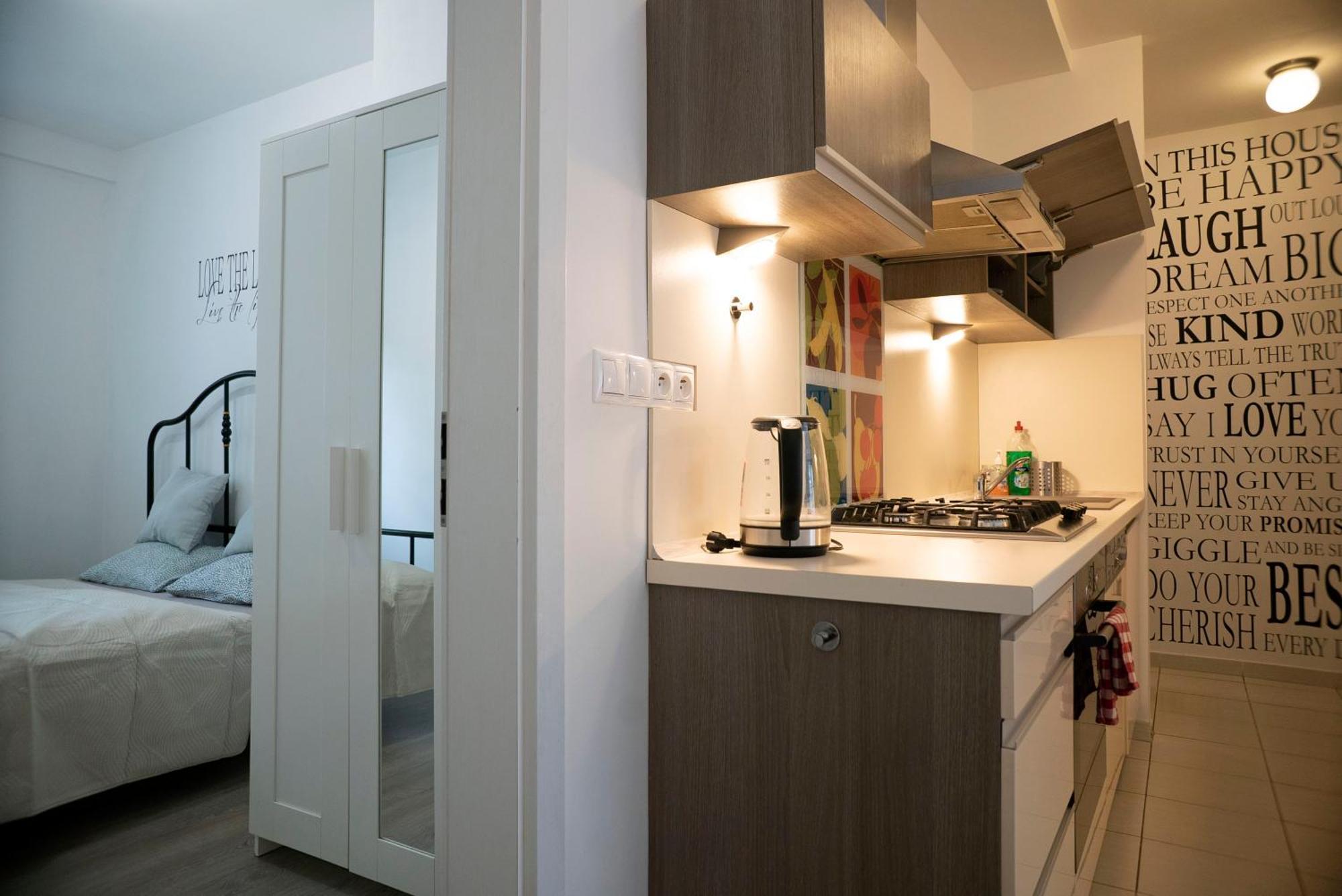 Cozy 2-room Apt, Parking Nearby Appartamento Bratislava